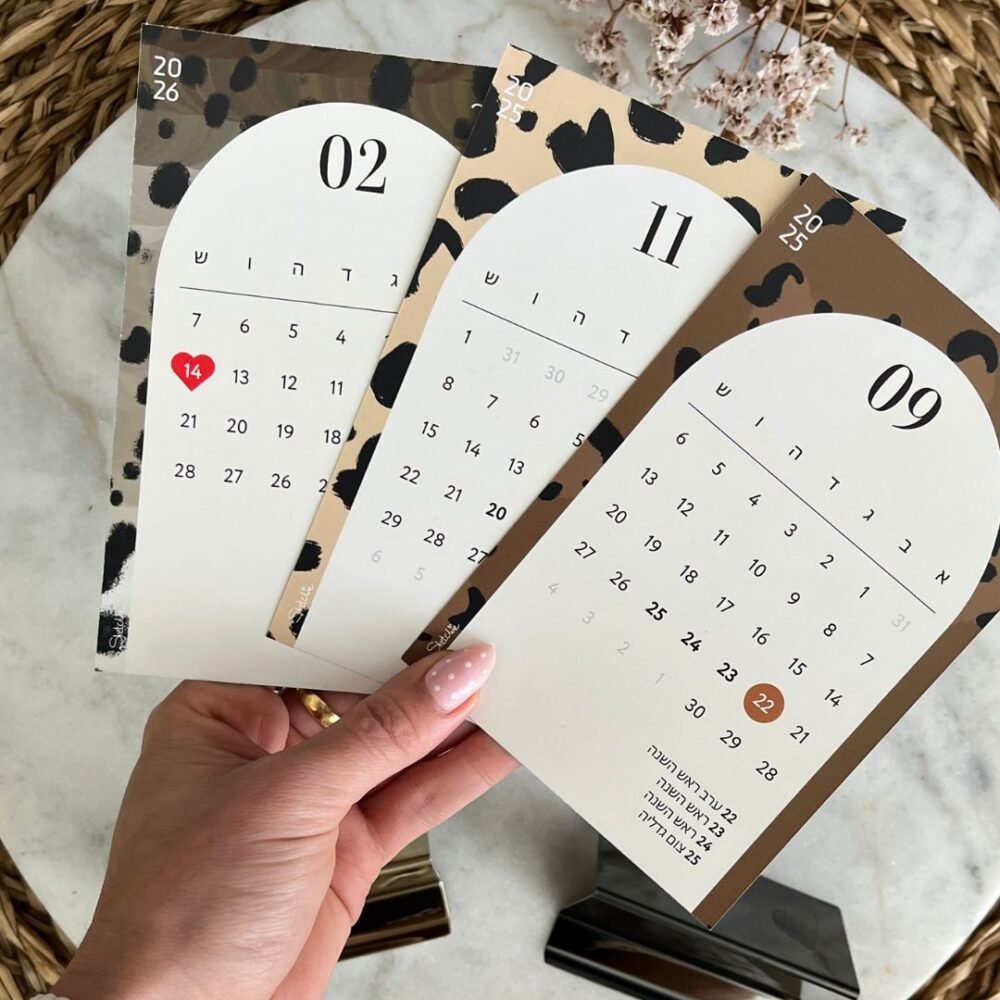 לוח שנה 2025/26 שולחני מנומר | 12 גלויות