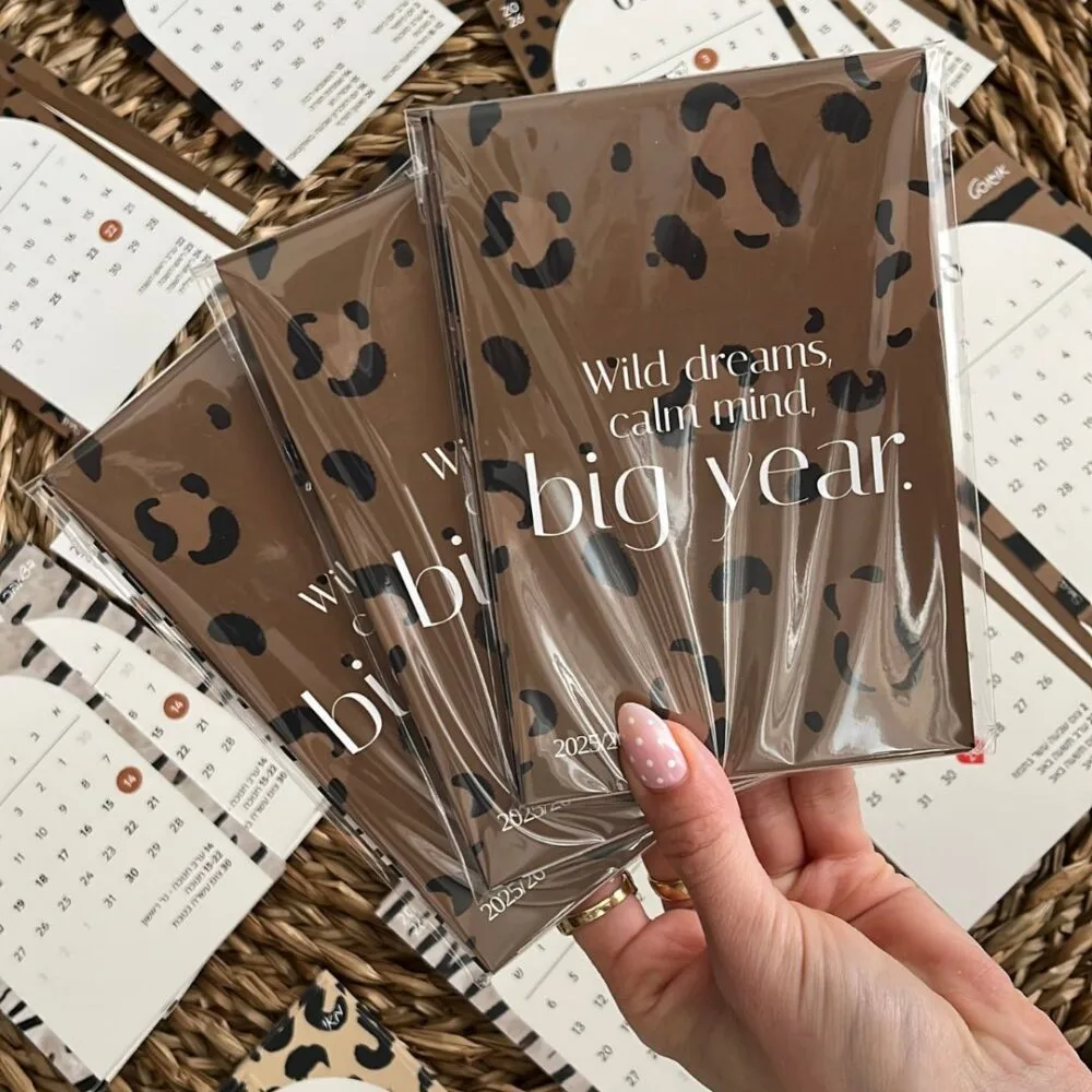 לוח שנה 2025/26 שולחני מנומר | 12 גלויות